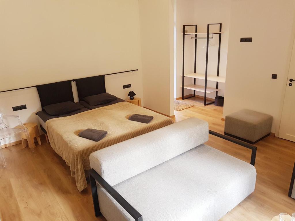 Postel nebo postele na pokoji v ubytování Hõbekala Guesthouse