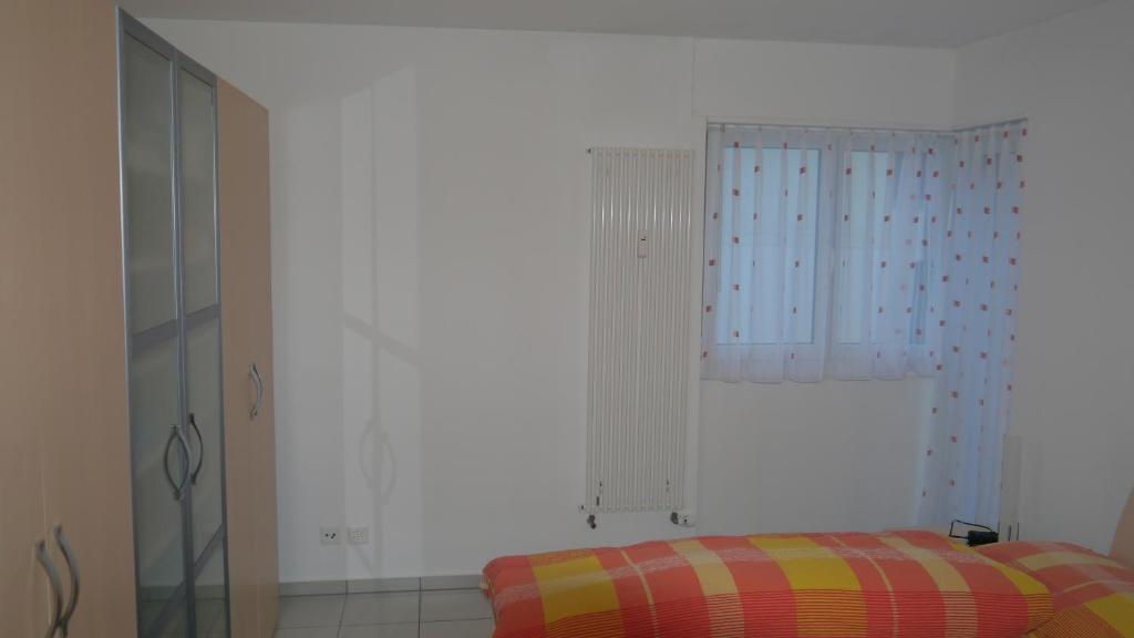 Postel nebo postele na pokoji v ubytování Ferienwohnung Zayetta Orange Cube Nr. 11a