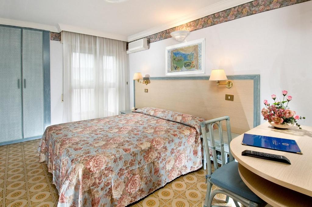 Postel nebo postele na pokoji v ubytování Hotel Giovanella