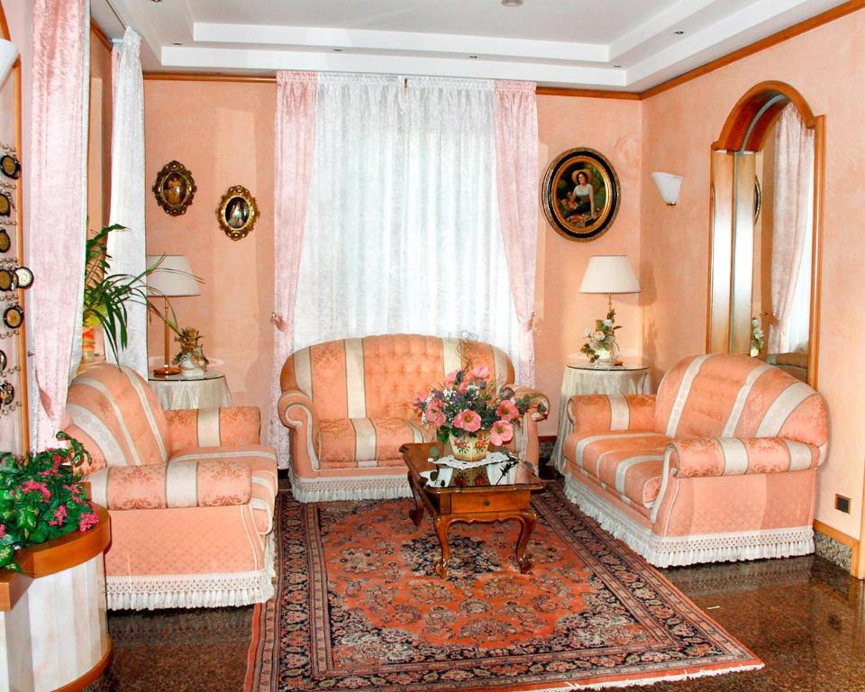 Posezení v ubytování Hotel Giovanella