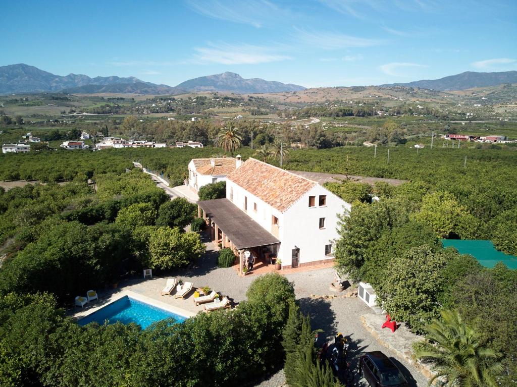 an aerial view of a house with a swimming pool at Finca Limón in Pizarra