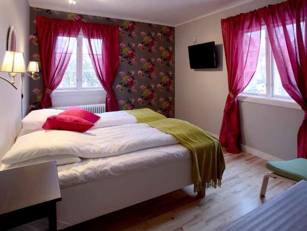 Postel nebo postele na pokoji v ubytování Borgs Villahotell och B&B