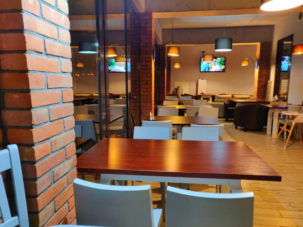 Restaurace v ubytování Pensjonat Długie