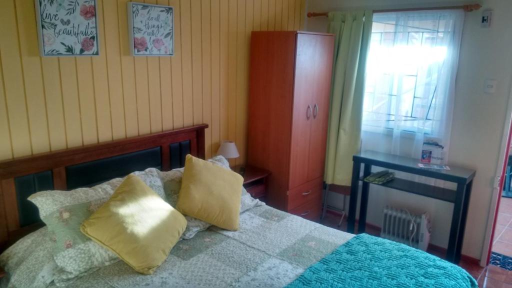 Postel nebo postele na pokoji v ubytování Hostal Miramar