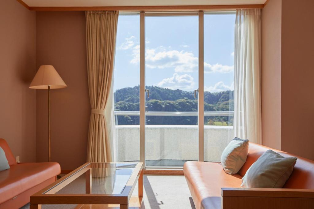 Nespecifikovaný výhled na hory nebo výhled na hory při pohledu z hotelu