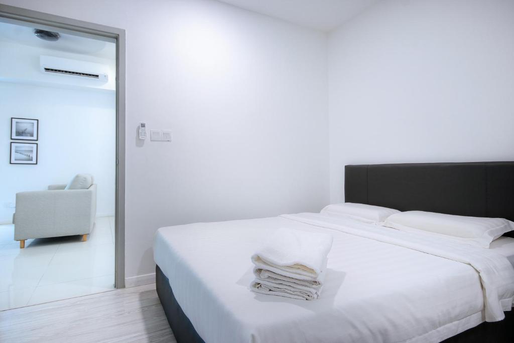 KEEN Suites@Sutera Avenueにあるベッド