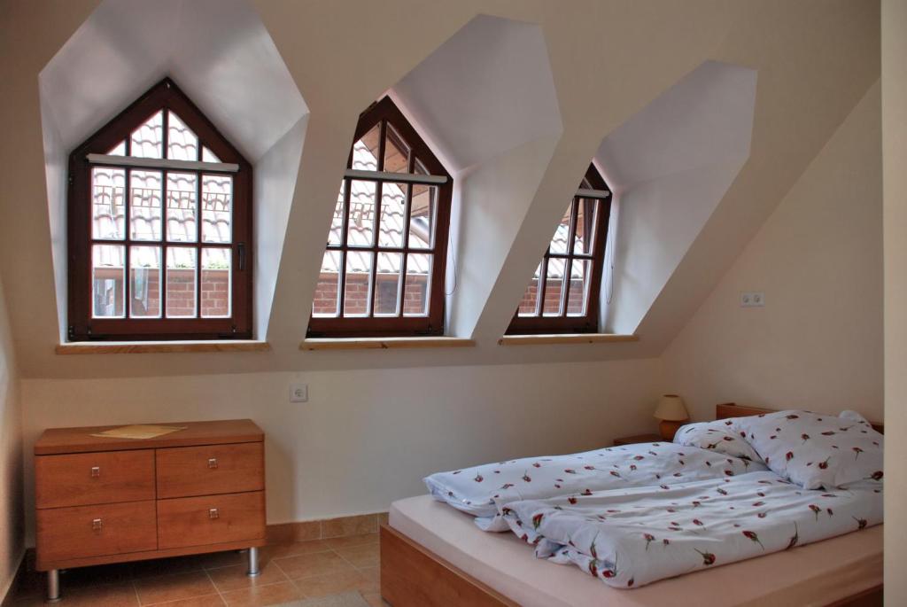 Posteľ alebo postele v izbe v ubytovaní Mikołajki Apartamenty