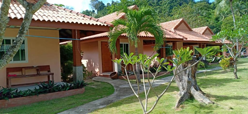 Zahrada ubytování Koh Ngai Kaimuk Thong Resort