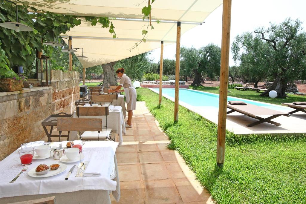 Bazén v ubytování Masseria Piccapicca nebo v jeho okolí