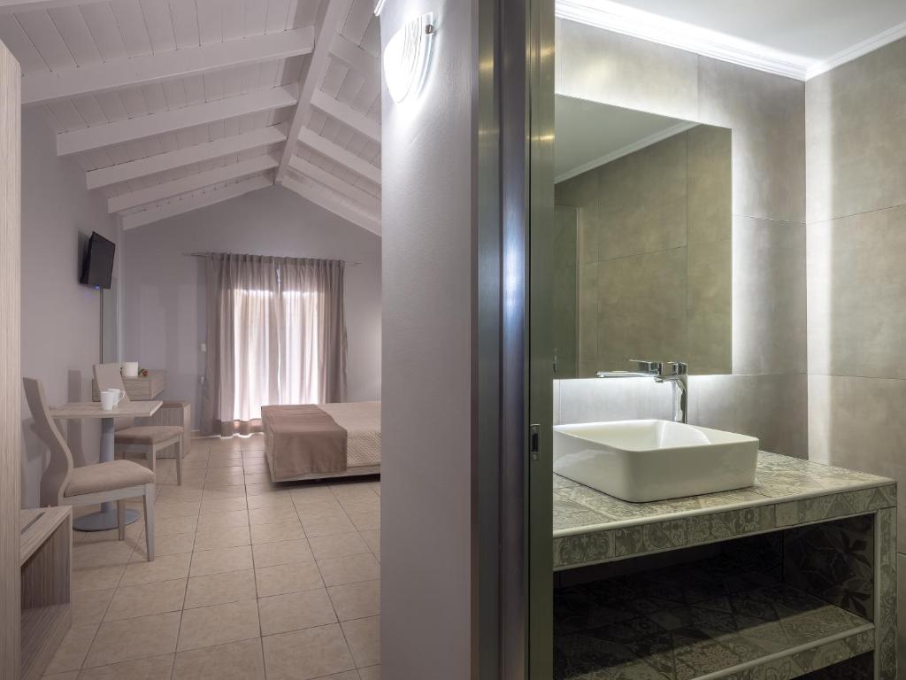 Posteľ alebo postele v izbe v ubytovaní Zante Atlantis Hotel