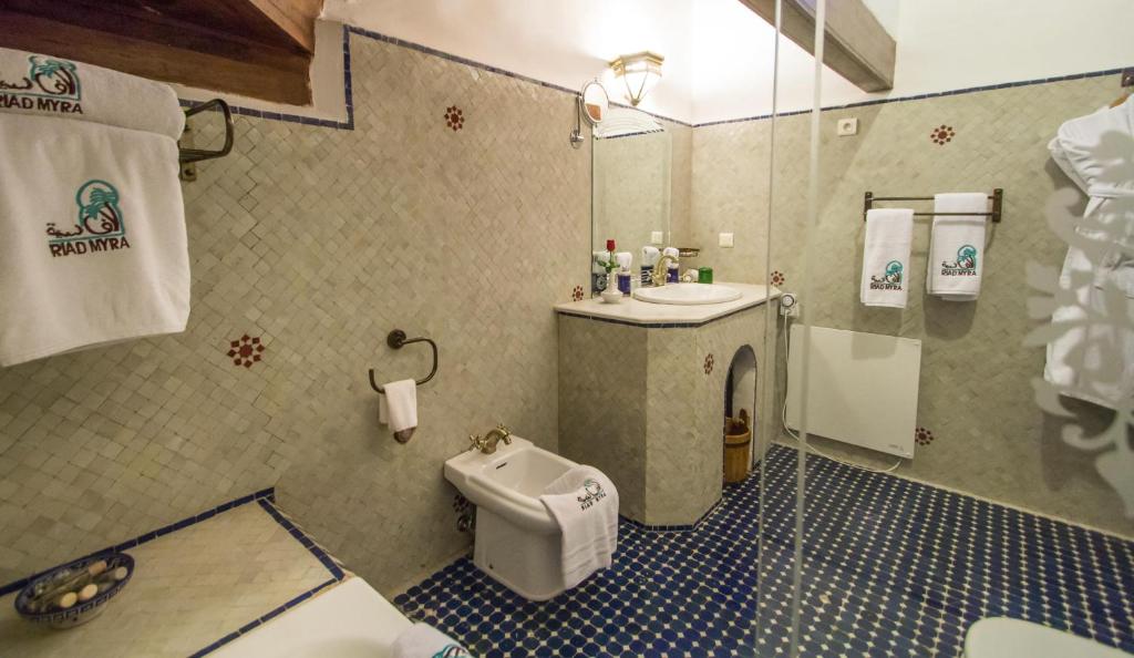 Koupelna v ubytování Riad Myra