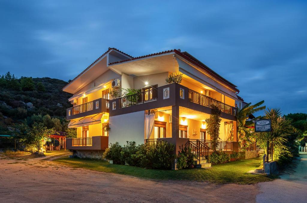 a large building with lights on at night at Tsamakdas House in Toroni