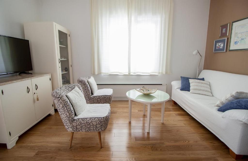 TV a/nebo společenská místnost v ubytování Apartment Mirela
