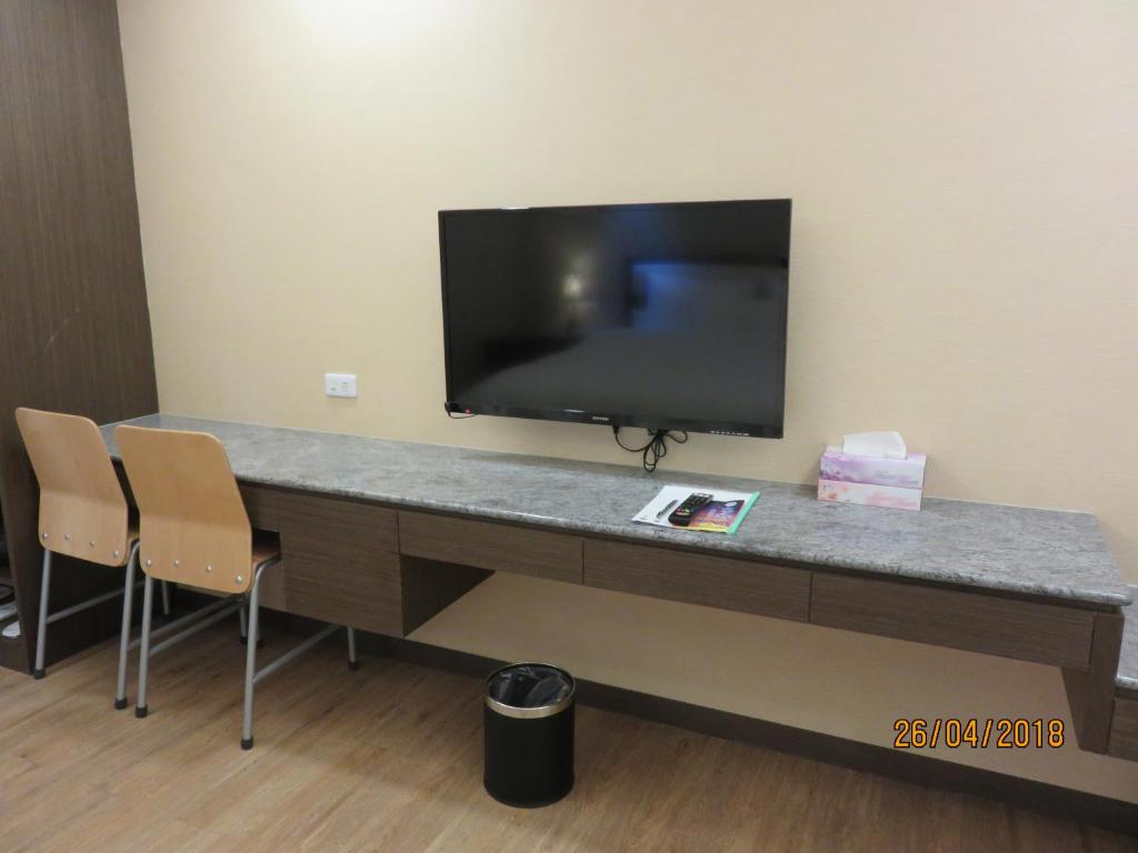 TV a/nebo společenská místnost v ubytování Mao Hua Motel