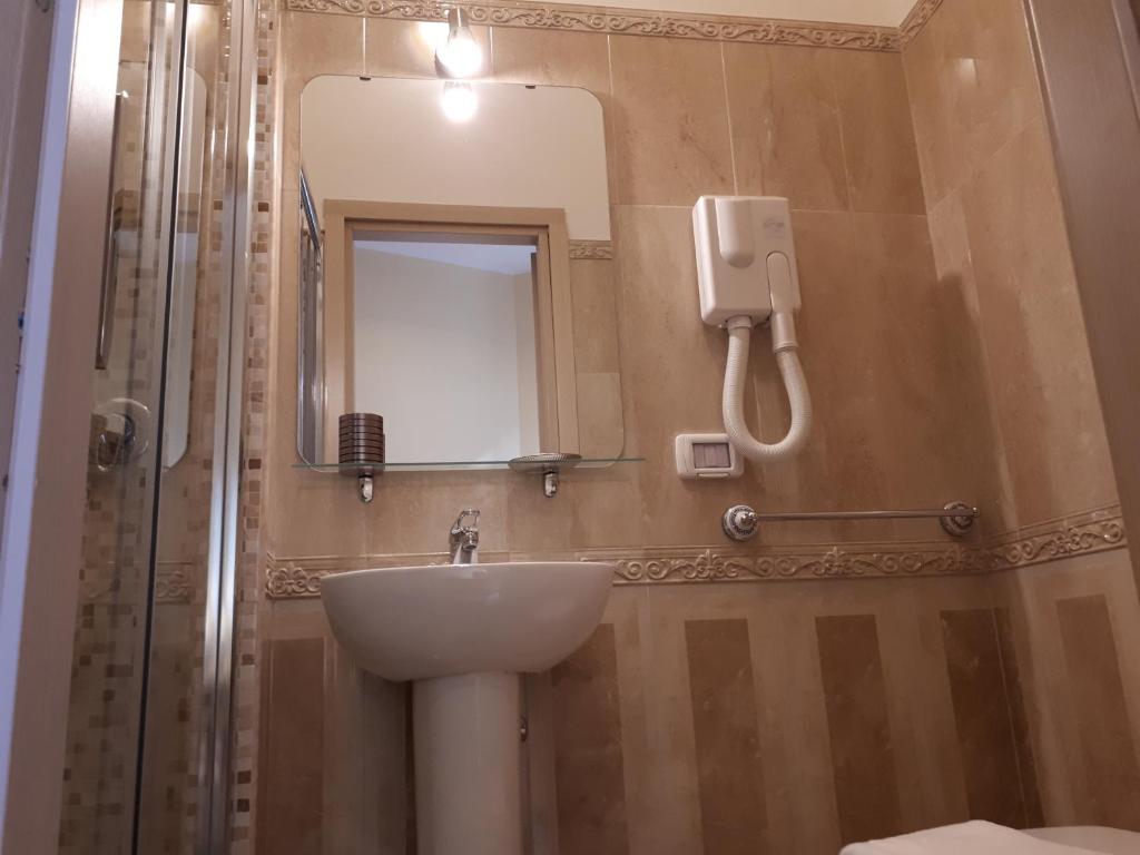 هتل مایور آونتینوس