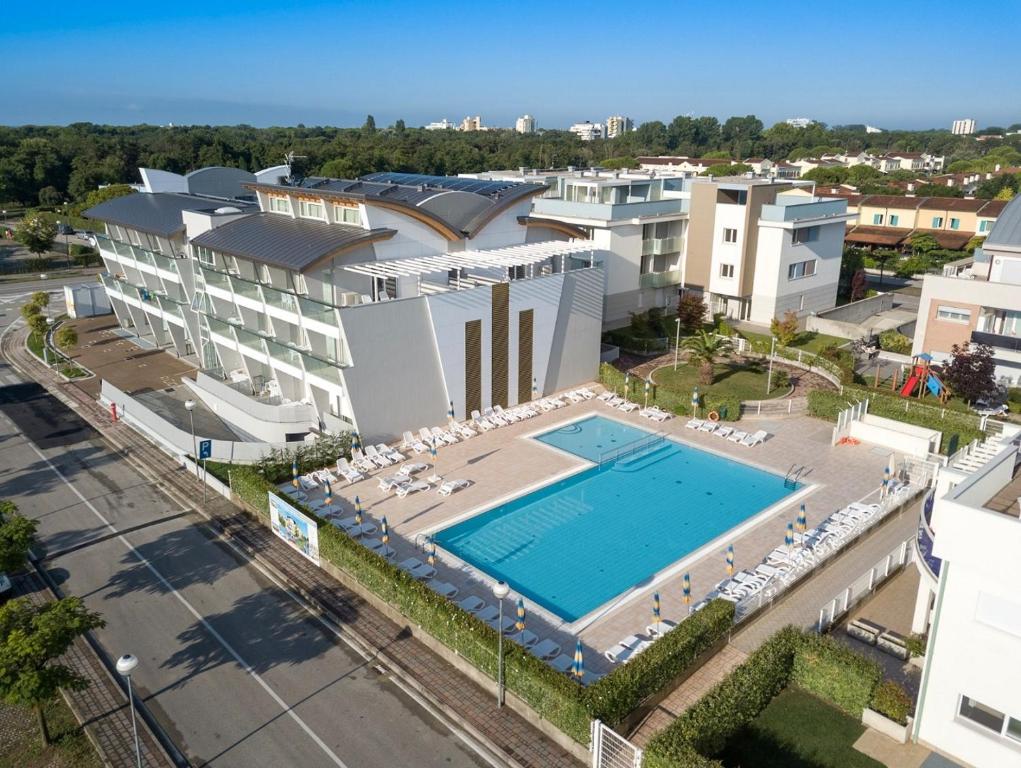 an overhead view of a resort with a swimming pool at Residenza Turistica Alberghiera Blue Marine in Bibione
