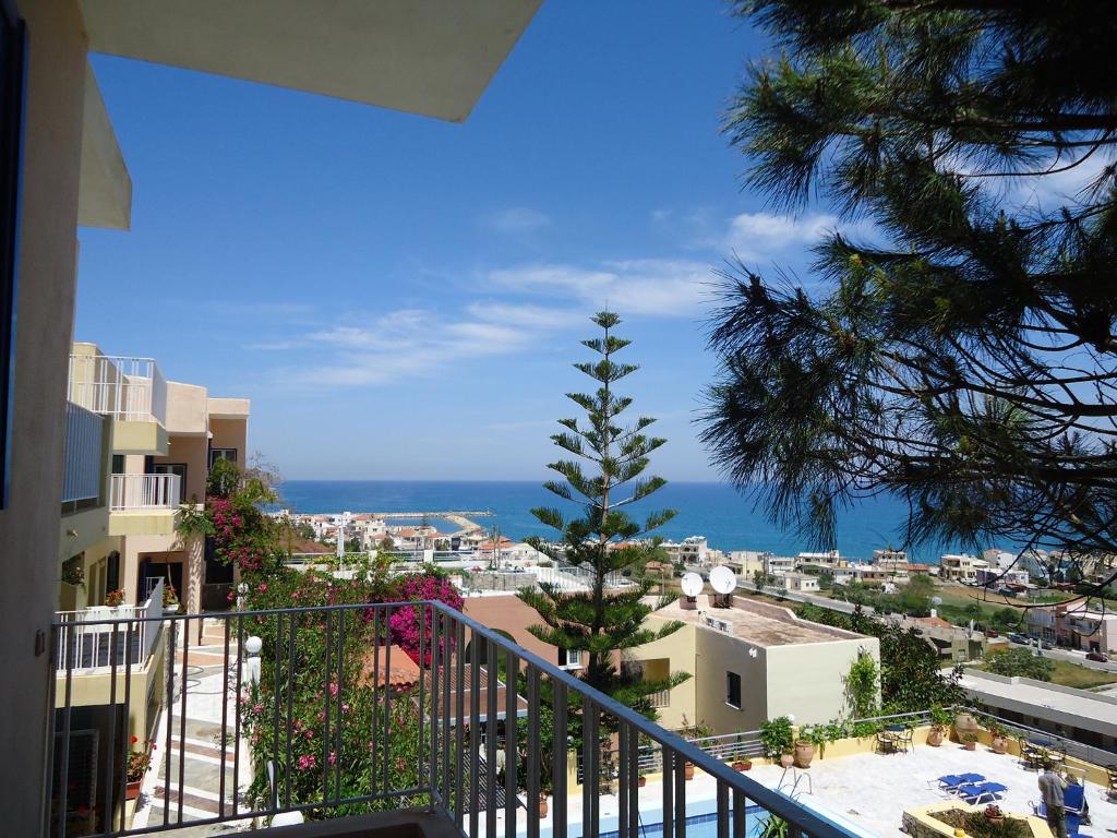 A general sea view or a sea view taken from az apartmanhoteleket
