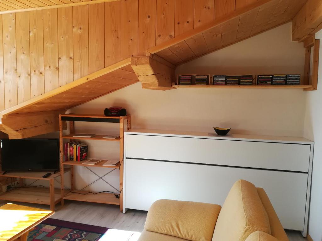 Confortevole mansarda di montagna - Apartment With Mountain View