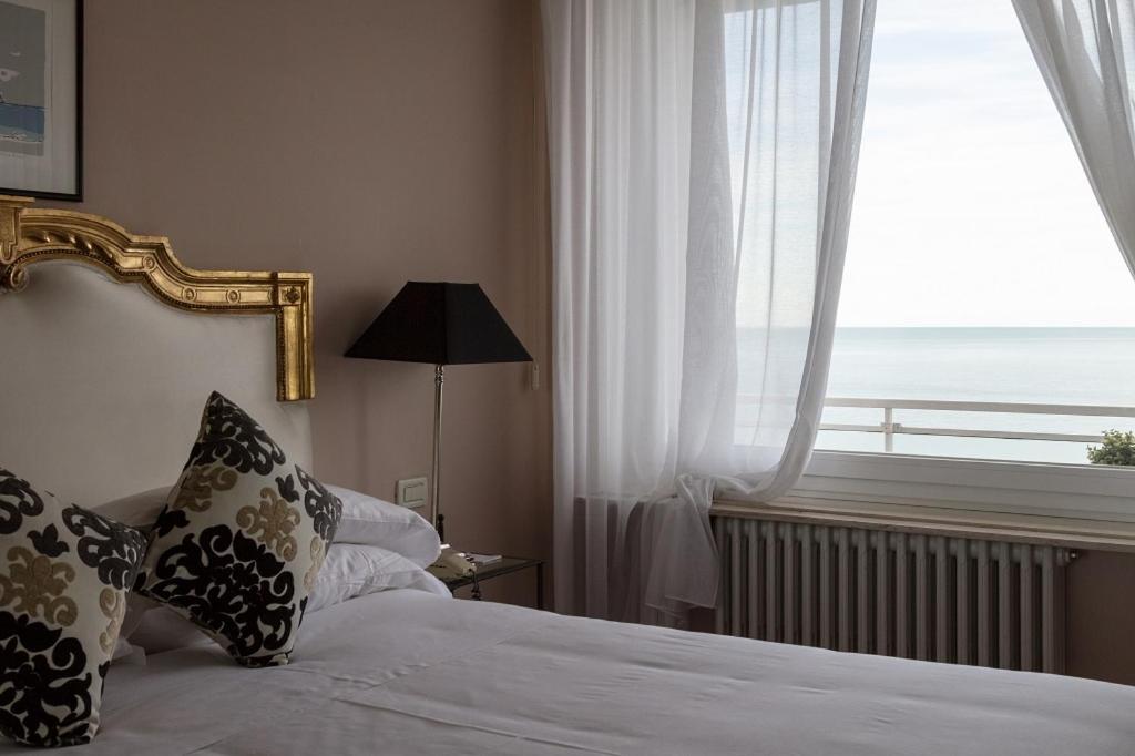 Postel nebo postele na pokoji v ubytování Grand Hotel Passetto
