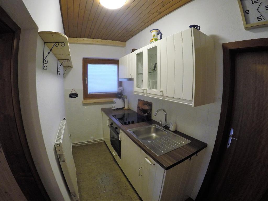 Kuchyň nebo kuchyňský kout v ubytování Ferienwohnung Zeber
