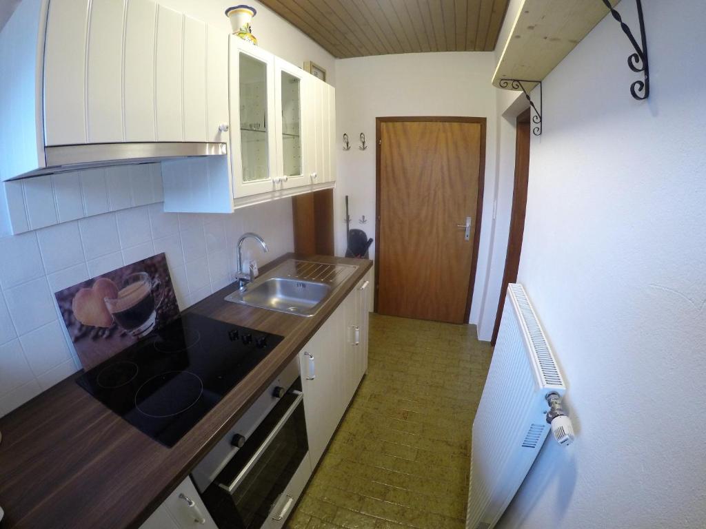 Kuchyň nebo kuchyňský kout v ubytování Ferienwohnung Zeber