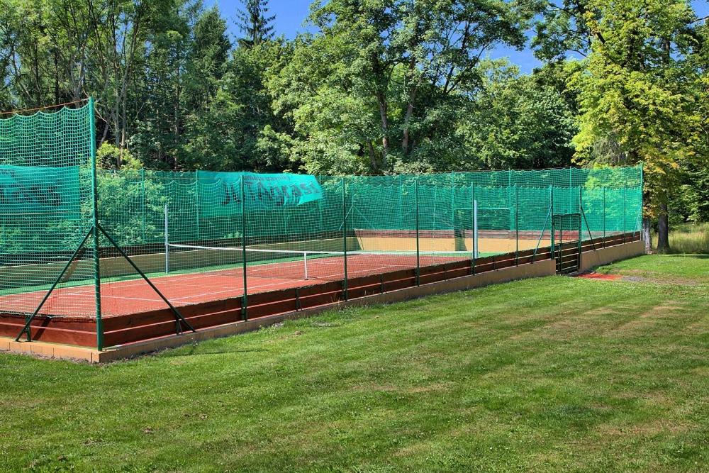 Tenis a/nebo squash v ubytování Penzion Relax nebo okolí