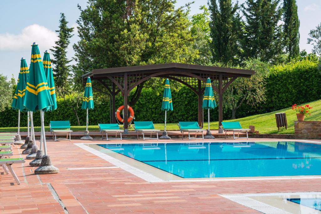 Bazén v ubytování Borgo Di Collelungo nebo v jeho okolí