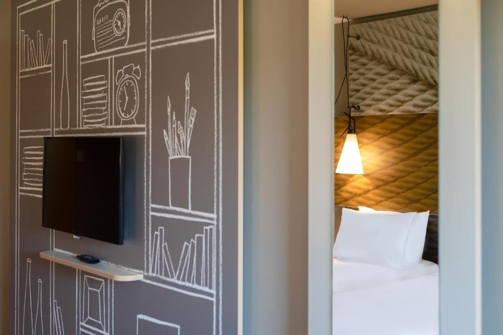 Televízia a/alebo spoločenská miestnosť v ubytovaní ibis Budapest Castle Hill