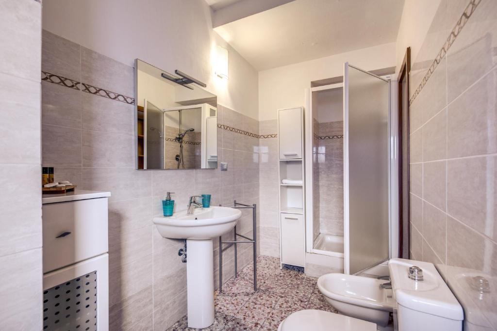 Kúpeľňa v ubytovaní AwesHomeItaly - Lungarno Bellavista Penthouse