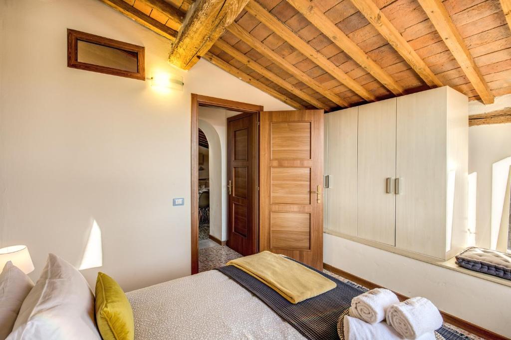 Posteľ alebo postele v izbe v ubytovaní AwesHomeItaly - Lungarno Bellavista Penthouse