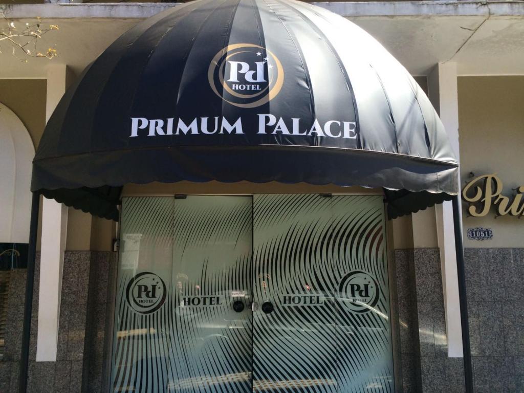 a pittum palace sign on the front of a building at Primum Palace Hotel in Dracena