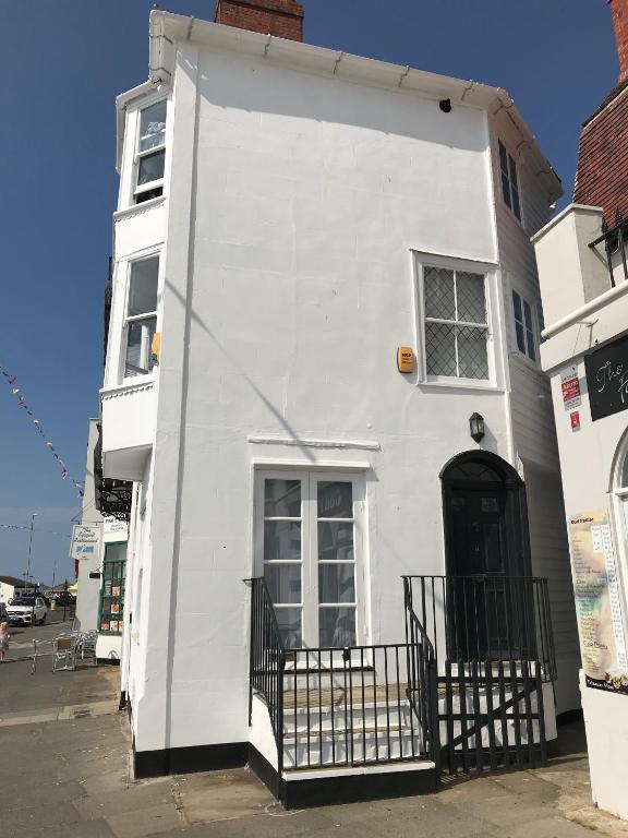 Smugglers Cottage - Two-Bedroom Townhouse