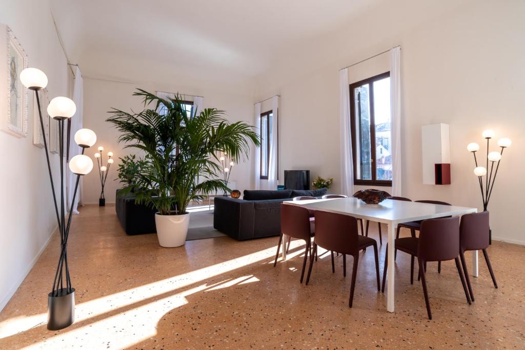 Palazzo Vendramin Costa - 18