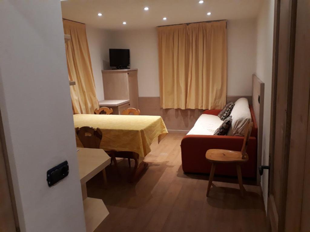 TV a/nebo společenská místnost v ubytování Chalet Del Sole per gruppi