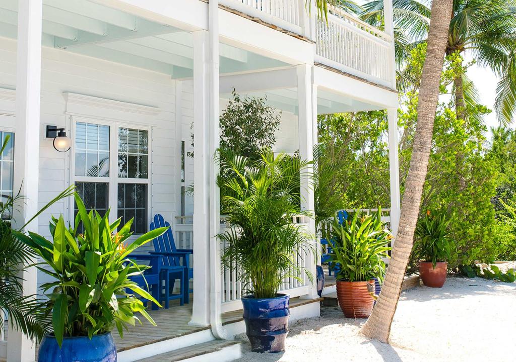 Ein Garten an der Unterkunft Parrot Key Hotel &amp; Villas