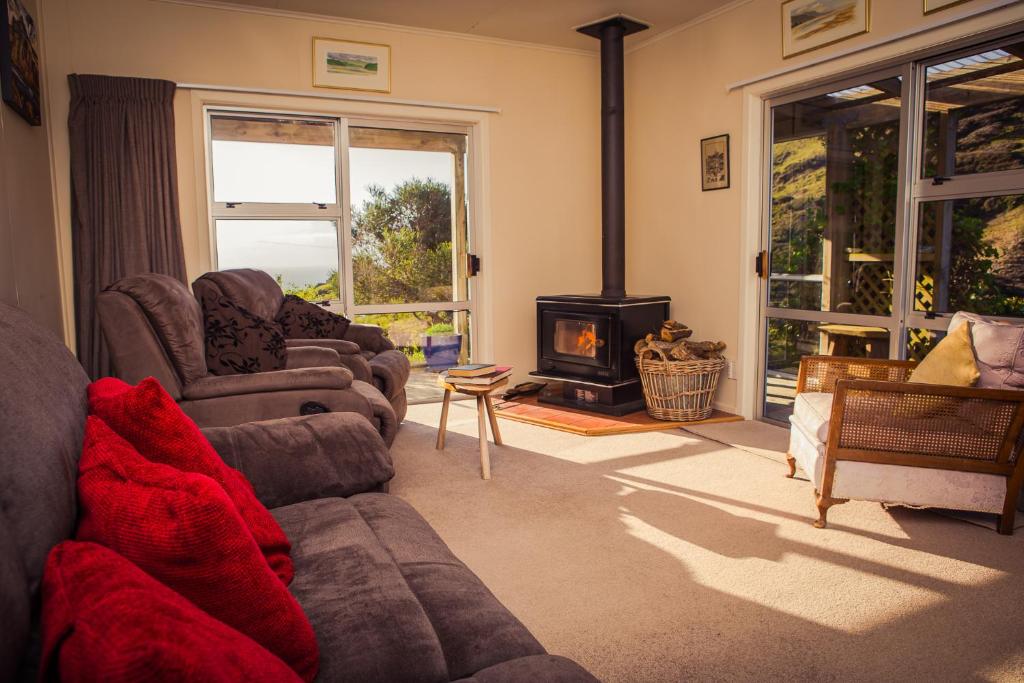 Posezení v ubytování Te Hapu Coastal Cottages