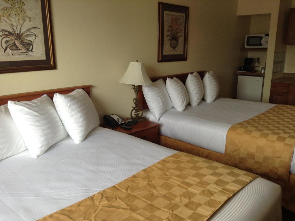 Best Inn & Suites - Queen Room Met Twee Queensize Bedden