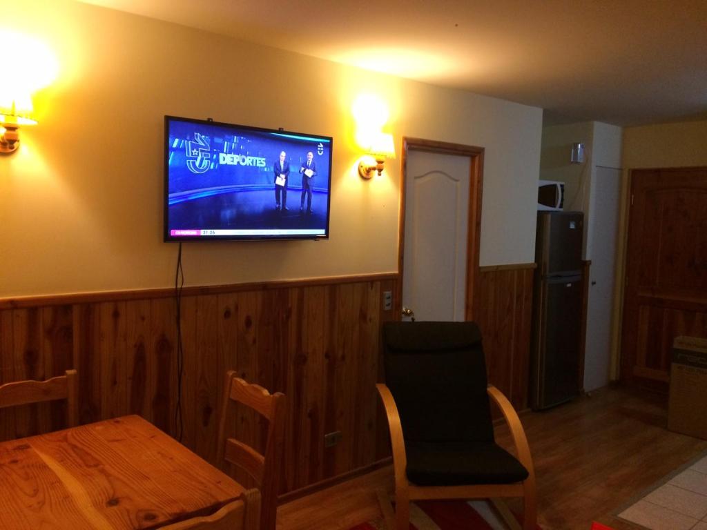 TV a/nebo společenská místnost v ubytování Departamento Pucon