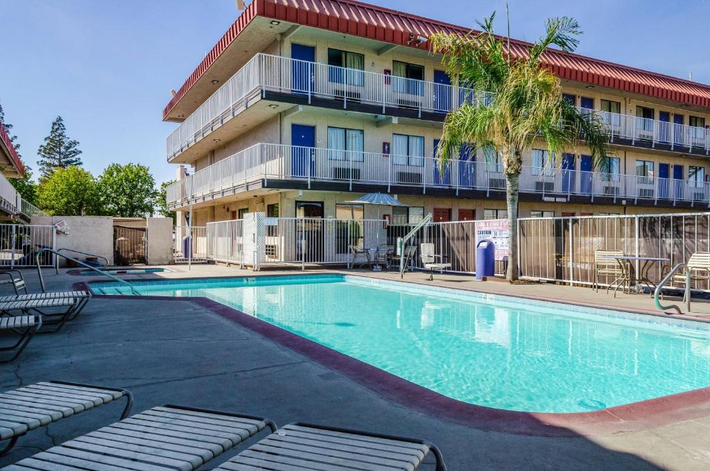 Bazén v ubytování Studio 6-Fresno, CA - Extended Stay nebo v jeho okolí