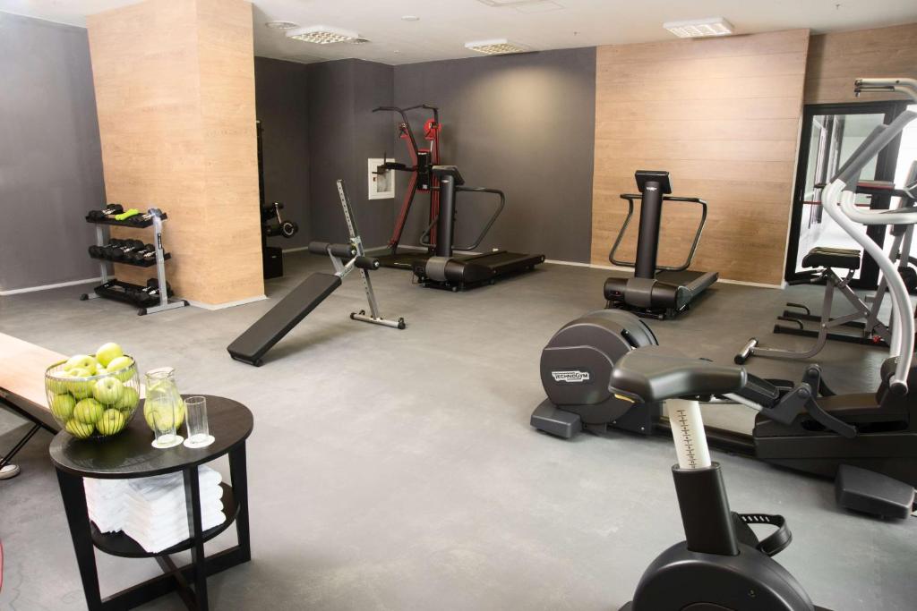 Фитнес център и/или фитнес съоражения в Premier Sofia Airport Hotel