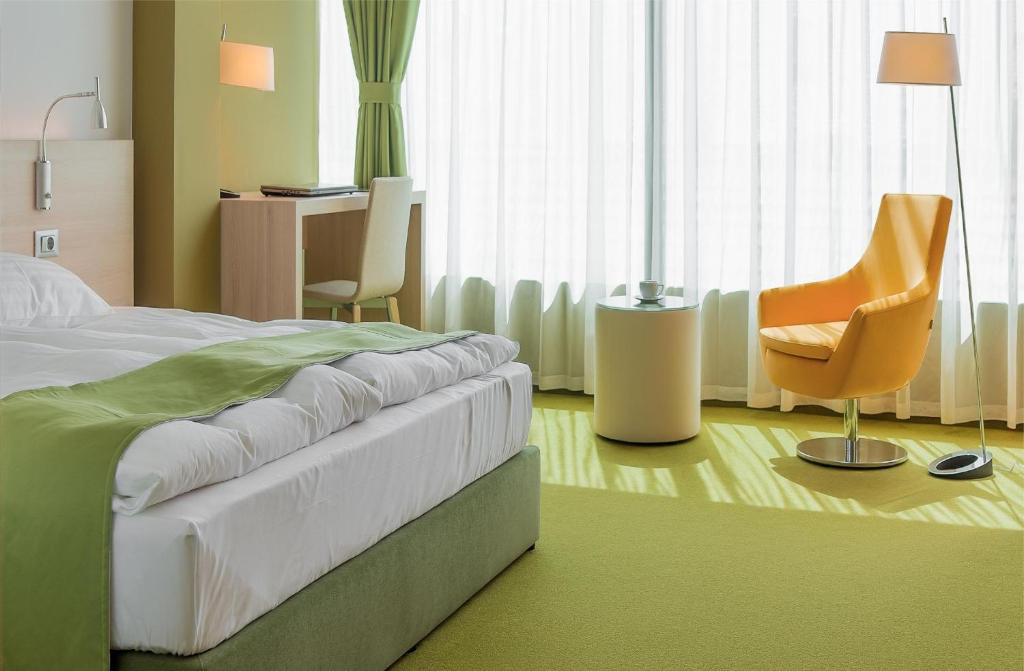 Un pat sau paturi într-o cameră la Hotel Armatti