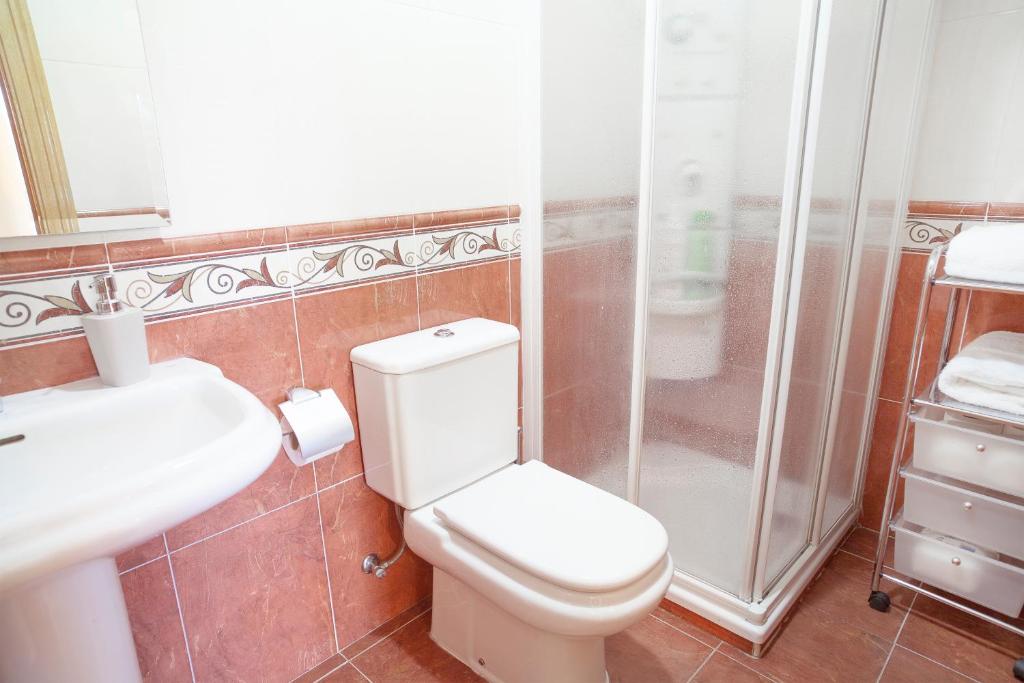 Koupelna v ubytování Housingleón - Conde Duplex con garaje gratuito