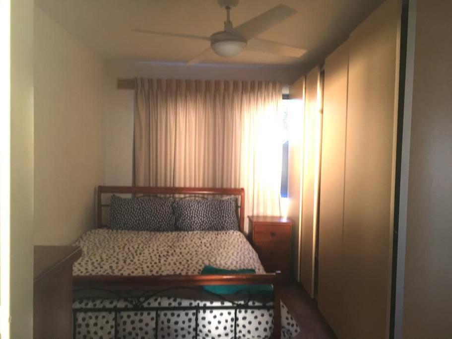 A bed or beds in a room at Affordable Apartment close to city and Beaches