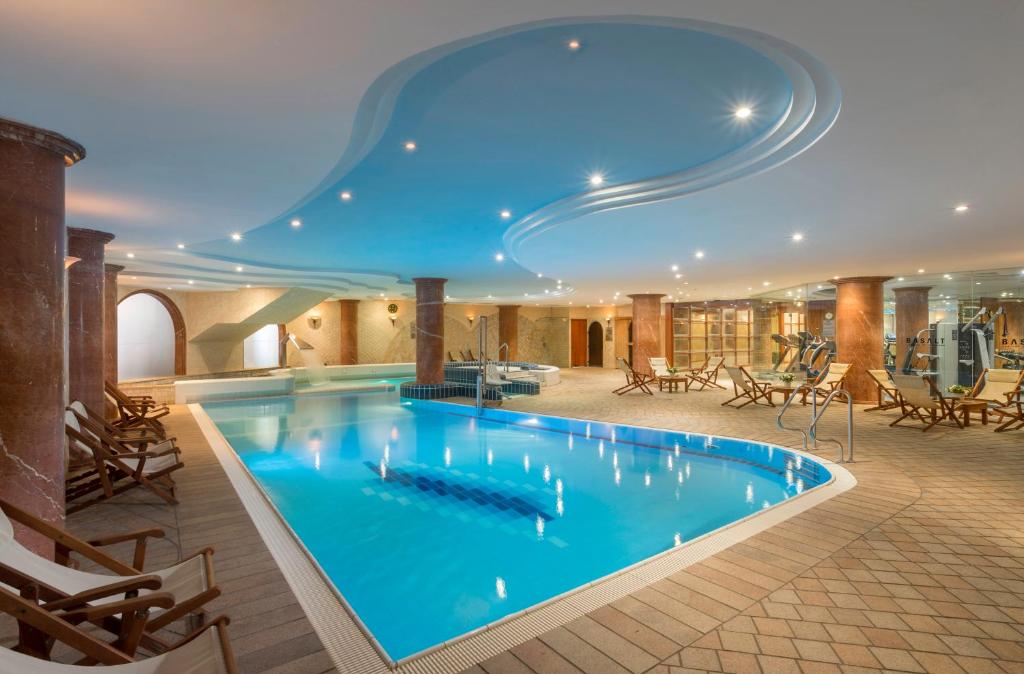 Bazén v ubytování Gai Beach Hotel nebo v jeho okolí