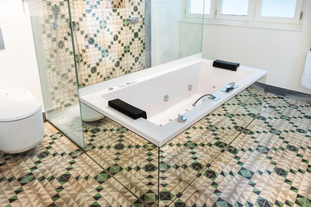 Jacuzzi Apartamentos La Casa del Consul Cádiz Jacuzzi Apartamentos La Casa del Consul Cádiz