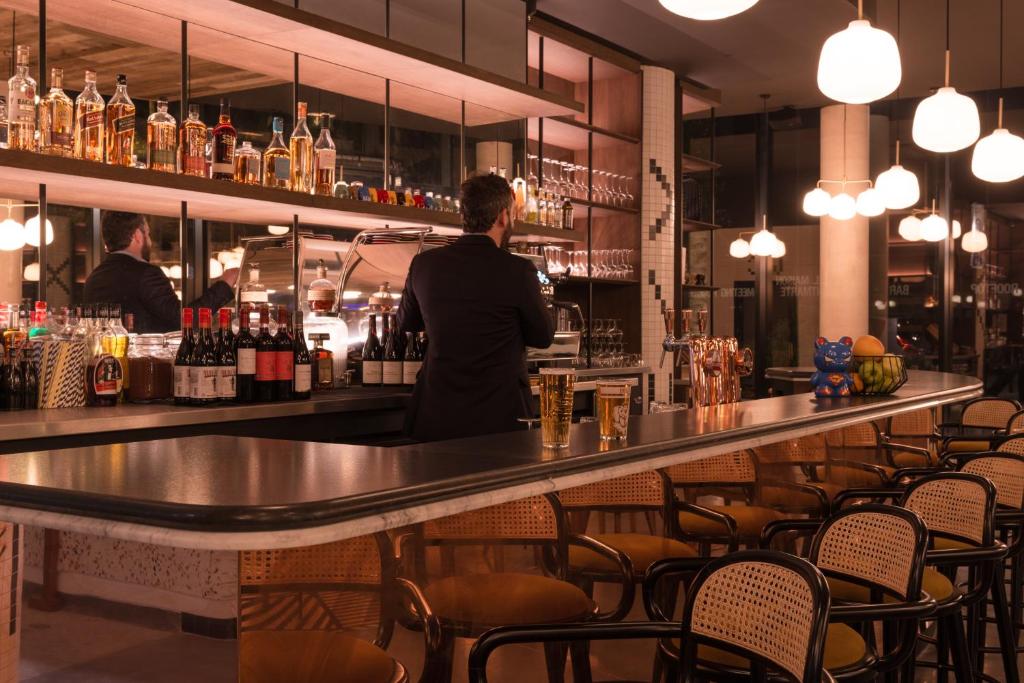 The Originals Boutique, Hôtel Maison Montmartre Paris Les Puces - Resim 10