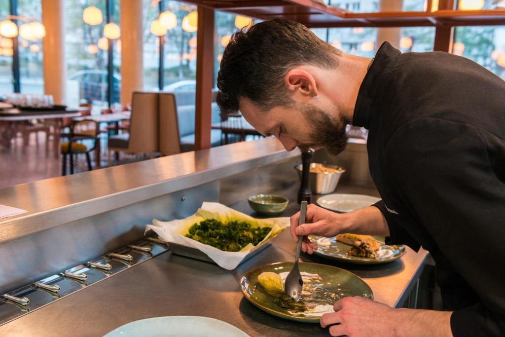 The Originals Boutique, Hôtel Maison Montmartre Paris Les Puces - Resim 45