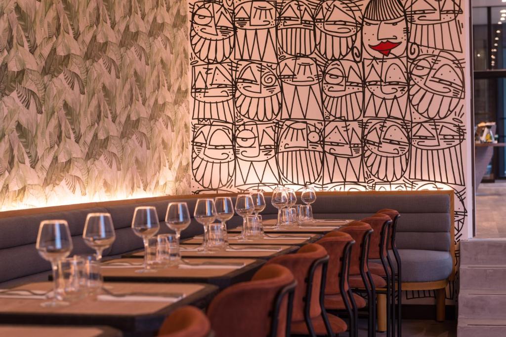 The Originals Boutique, Hôtel Maison Montmartre Paris Les Puces - Resim 41