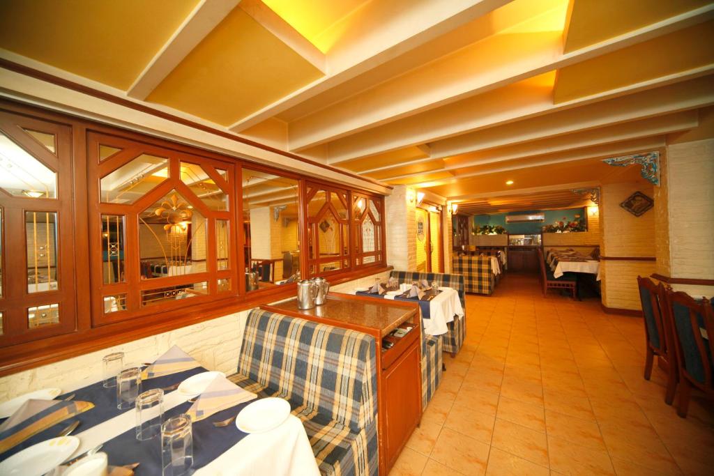 Restaurace v ubytování Hotel Shree Panchratna Pune