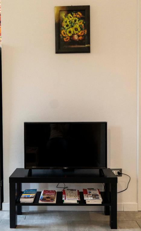 A television and/or entertainment centre at Relax suite belvedere